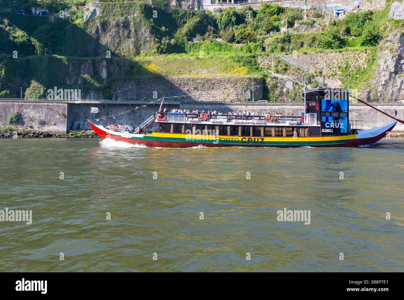 Barca Barcos Rabelos in stile tradizionale, fiume Douro, Porto, Portogallo, Europa, Foto Stock