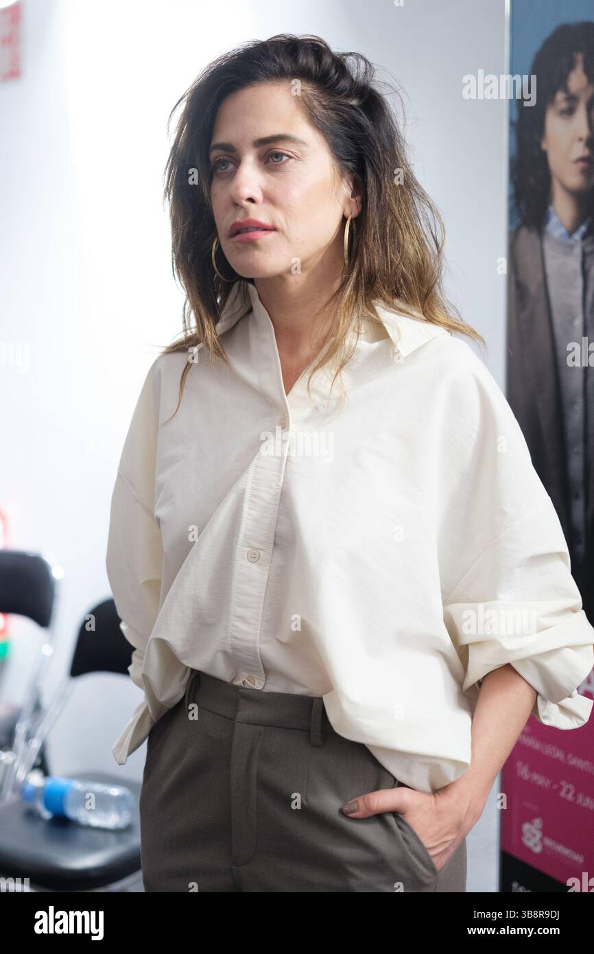 L'attrice Maria Leon partecipa alla conferenza stampa "Casa De Muñecas" all'Fernán Gómez Centro Cultural de la Villa l'8 maggio 2025 a Madrid, Spagna. Foto Stock