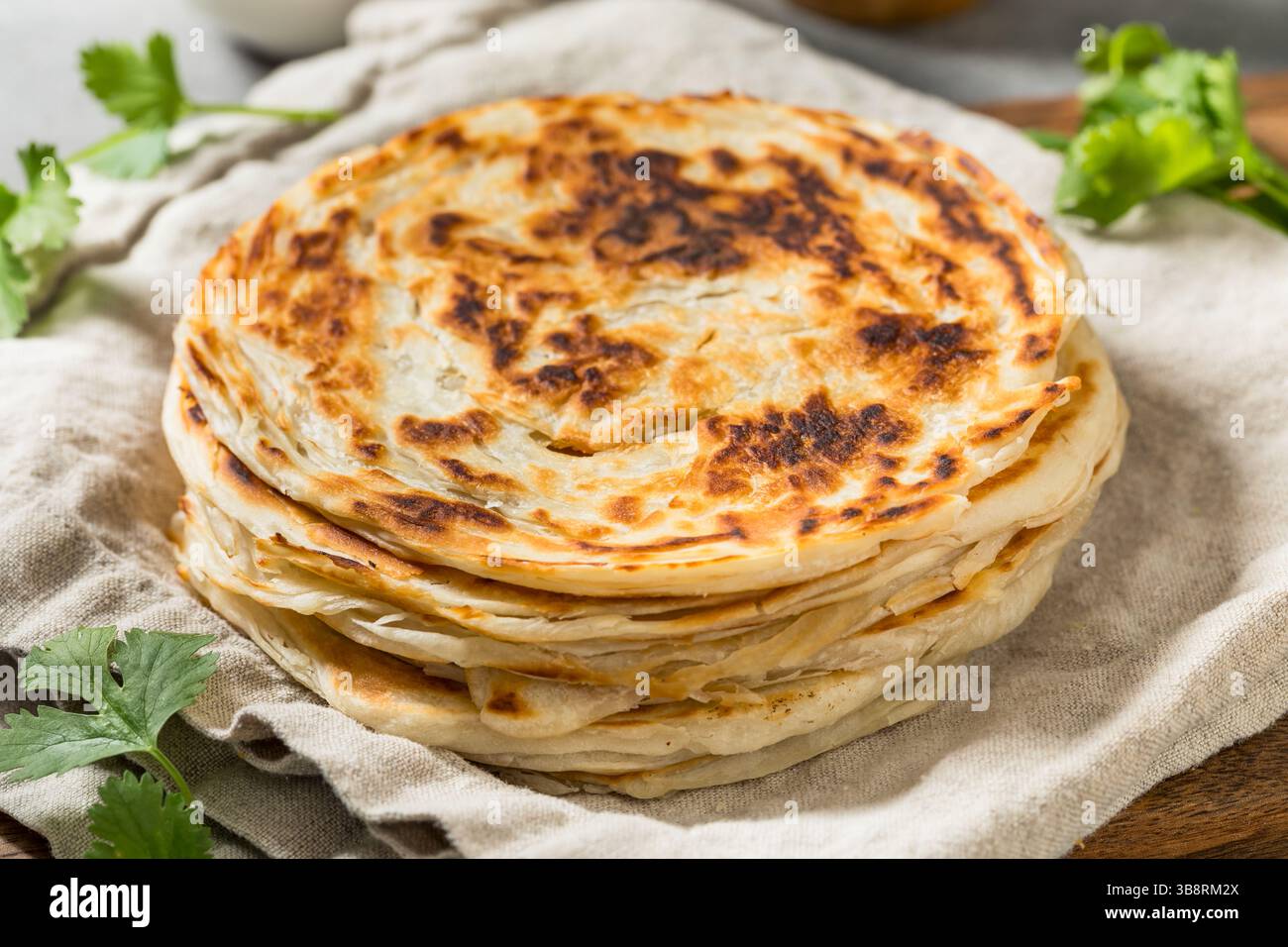 Pane indiano fatto in casa Parotta Paratha Pane pronto da mangiare Foto Stock
