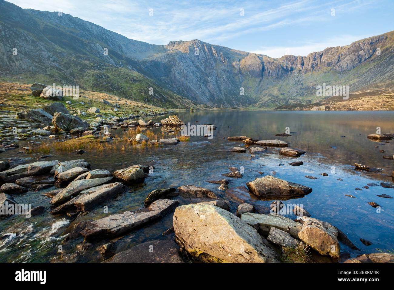 Alba a Llyn Idwal nel Parco Nazionale di Snowdonia, Galles. Foto Stock