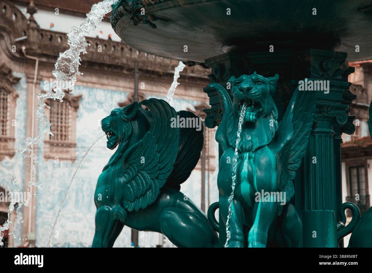Primo piano sulla Fontana dei Leoni a Porto Foto Stock