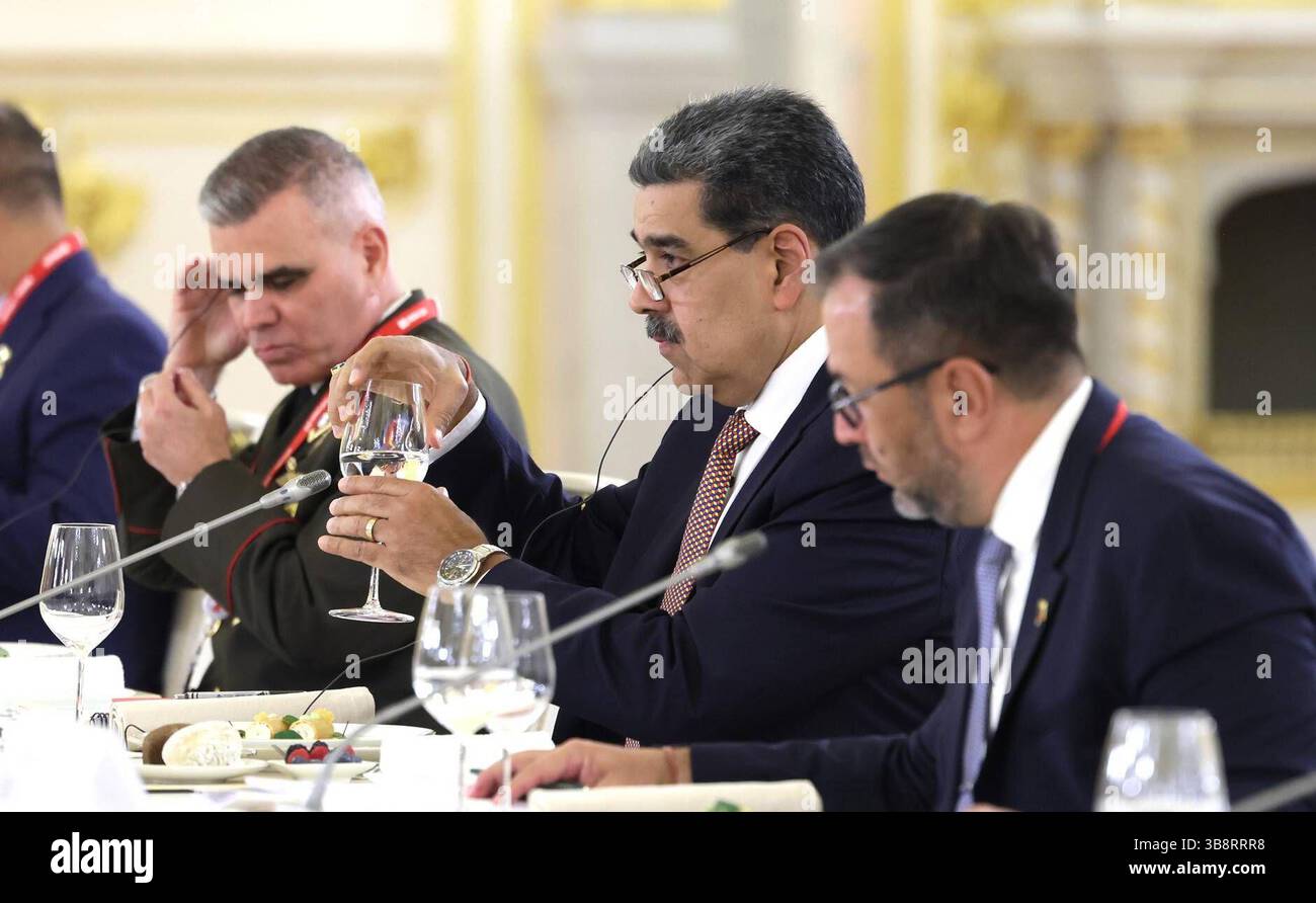 Il Presidente russo Vladimir Putin incontra il Presidente della Repubblica bolivariana del Venezuela Nicolas Maduro al Cremlino il Presidente russo Vladimir Putin incontra il Presidente della Repubblica bolivariana del Venezuela Nicolas Maduro al Cremlino il 7 maggio 2025. Foto del Presidente dell'Ufficio Russia Apemiages. Russia Russia Federazione Russa 0705 Russia APA 011 Copyright: XapaimagesxPresidentxofxRussiaxOfficexxapaimagesx Foto Stock