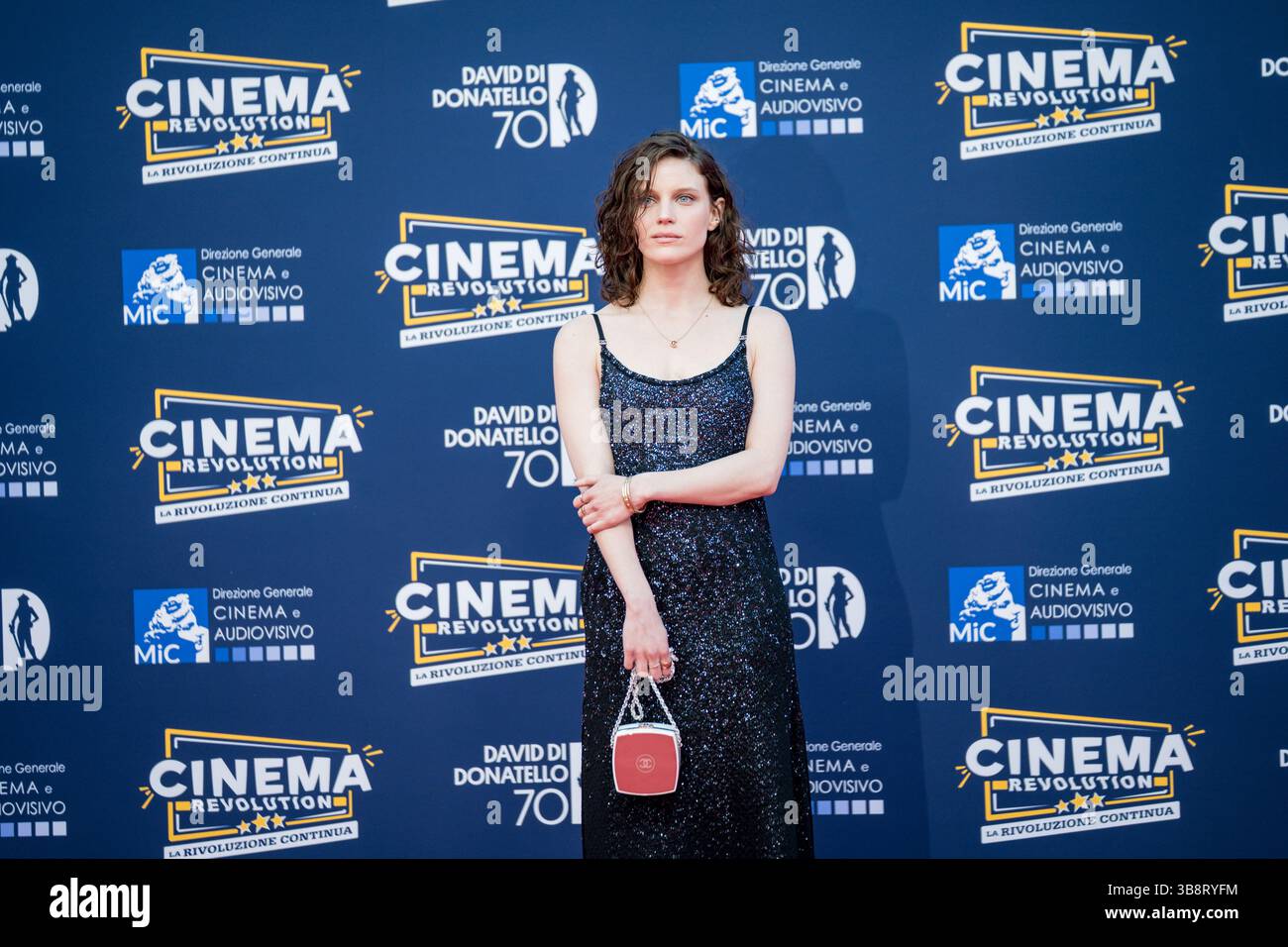 ROMA, ITALIA - MAGGIO 07: Partecipa al Red carpet durante il 70° David di Donatello presso Cinecitta Studios il 7 maggio 2025 a Roma. (Foto di Giovan Foto Stock ROMA, ITALIA - MAGGIO 07: Partecipa al Red carpet durante il 70° David di Donatello presso Cinecitta Studios il 7 maggio 2025 a Roma. (Foto di Giovan Foto Stock
