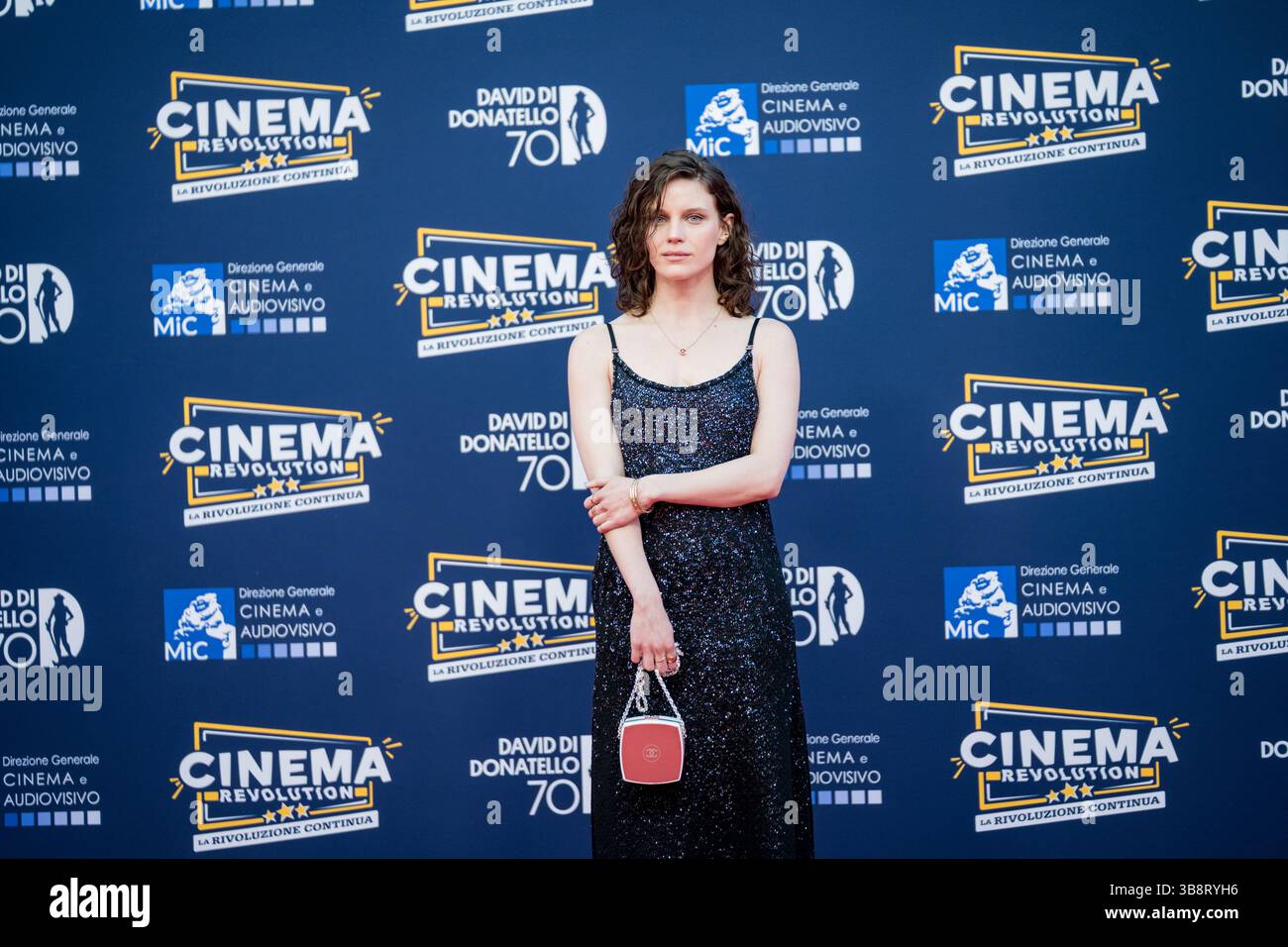 ROMA, ITALIA - MAGGIO 07: Partecipa al Red carpet durante il 70° David di Donatello presso Cinecitta Studios il 7 maggio 2025 a Roma. (Foto di Giovan Foto Stock ROMA, ITALIA - MAGGIO 07: Partecipa al Red carpet durante il 70° David di Donatello presso Cinecitta Studios il 7 maggio 2025 a Roma. (Foto di Giovan Foto Stock