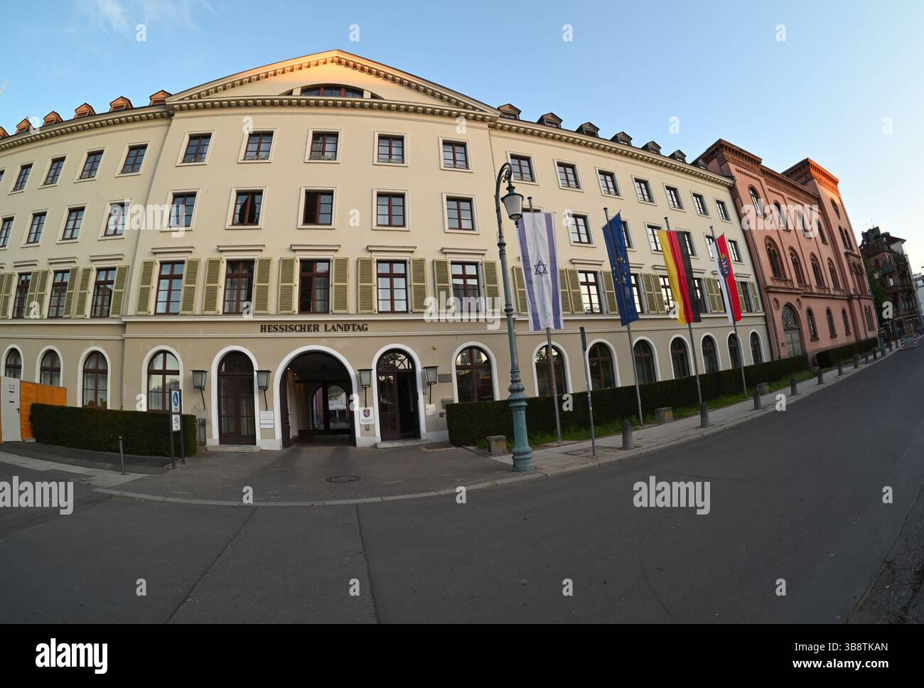 Parlamento di Stato dell'Assia e Municipio sulla piazza del mercato a Wiesbaden, Germania Foto Stock