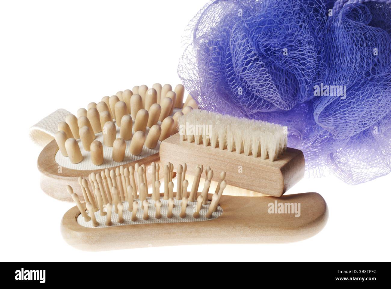 Kit per massaggi termali anti-cellulite da bagno con pettine, spazzola e spazzola isolata su sfondo bianco Foto Stock