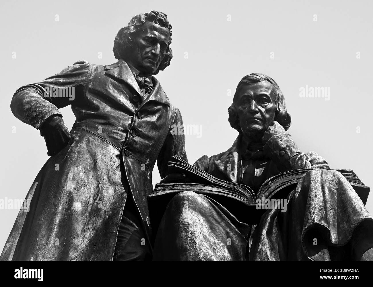 Monumento nazionale dei fratelli Grimm, Neustaedter Marktplatz, punto di partenza della strada tedesca delle fiabe, Hanau, Assia, Germania, Europa Foto Stock