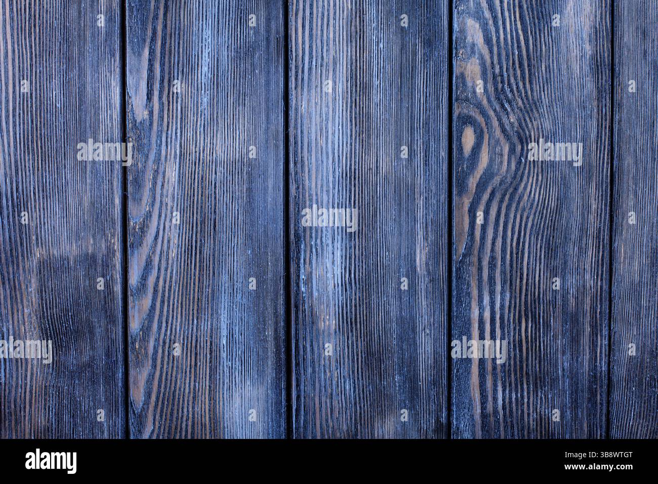 Svuotare il vecchio malandato verniciato blu sullo sfondo di legno per la progettazione Foto Stock