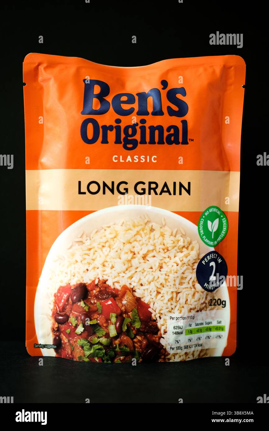 Londra Regno Unito, 8 maggio 2025, Bens Classic Microwave Long Grain White Rice Cooking Ingredient Foto Stock