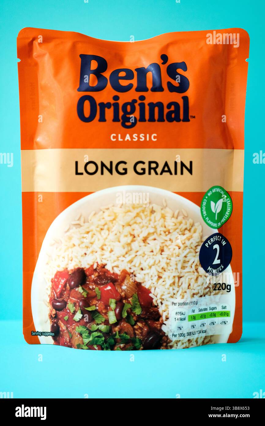 Londra Regno Unito, 8 maggio 2025, Bens Classic Microwave Long Grain White Rice Cooking Ingredient Foto Stock