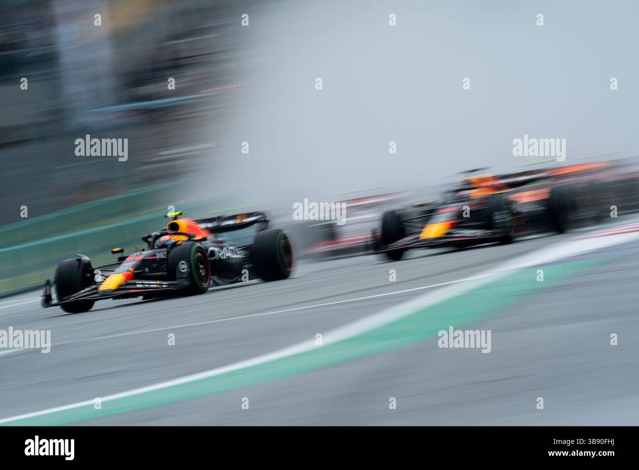 1 luglio 2023, Spielberg, Austria: SERGIO PEREZ del Messico e Red Bull Racing al via della gara sprint del Gran Premio d'Austria 2023 FIA di Formula 1 al Red Bull Ring di Spielberg, Austria. (Immagine di credito: © James Gasperotti/ZUMA Press Wire) Foto Stock