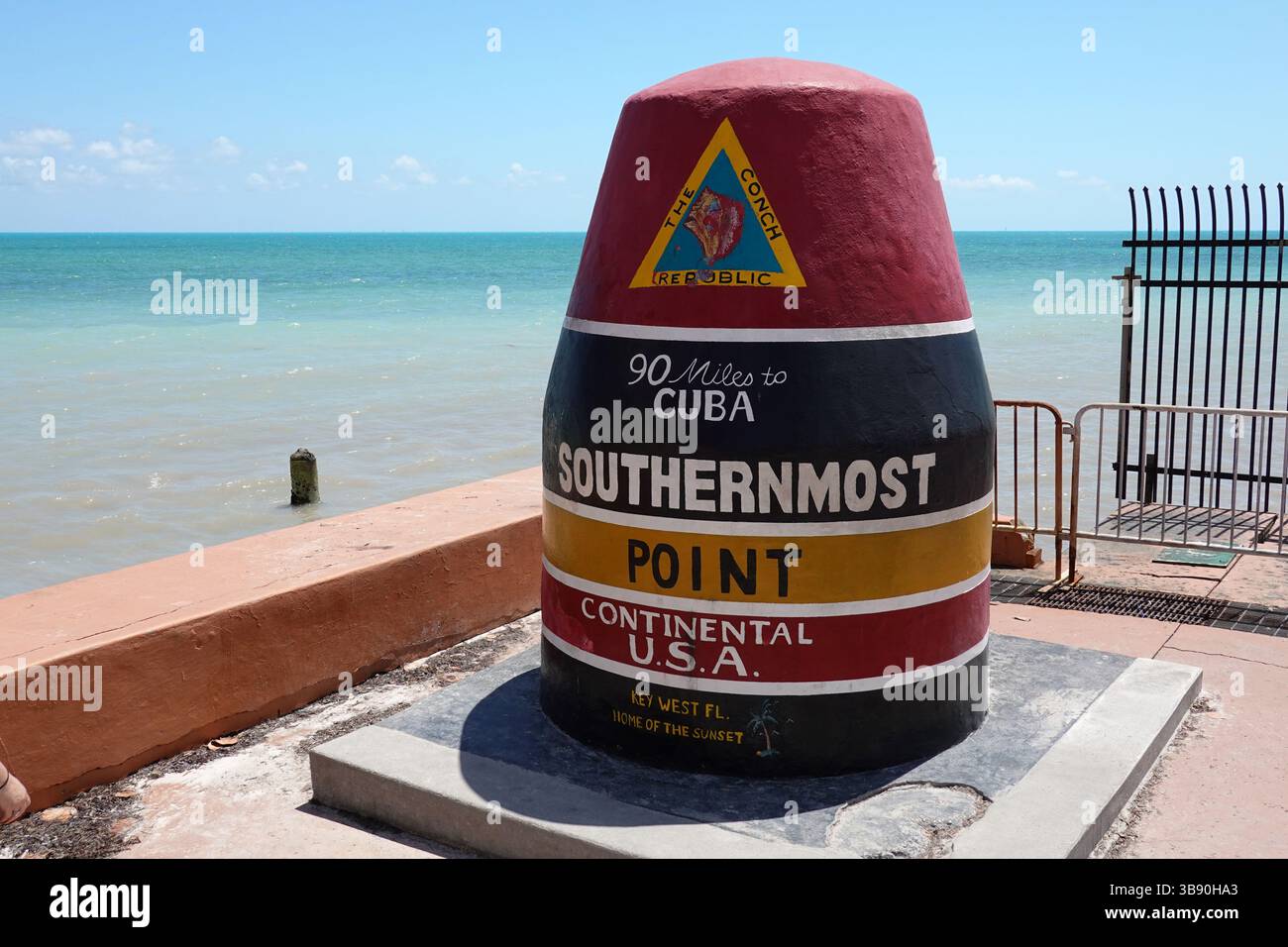 La Point Buoy più meridionale di Key West è una boa di cemento ancorata che segna il punto più meridionale degli Stati Uniti continentali. Foto Stock