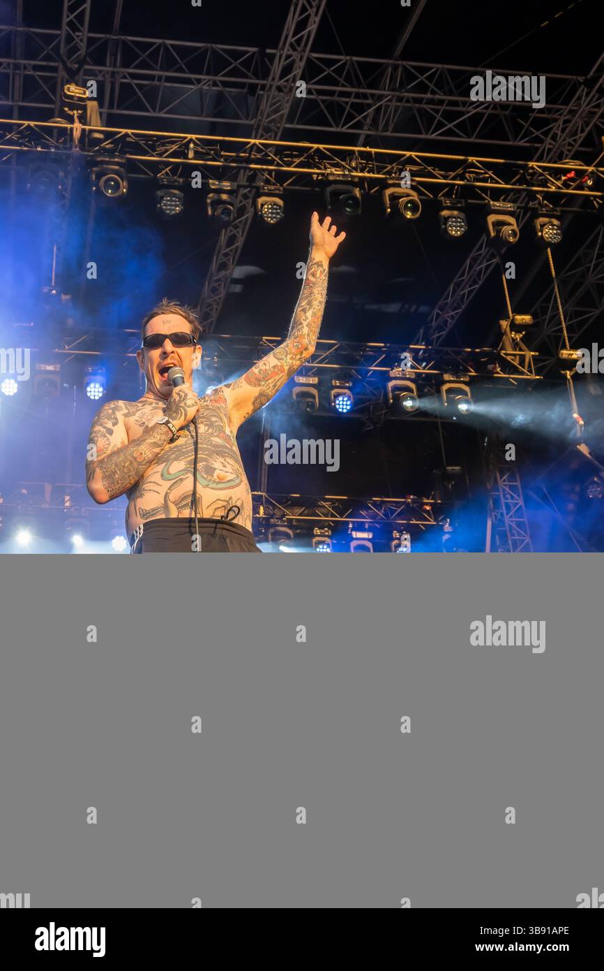 7 luglio 2023, Trencin, Slovacchia: Il cantante Sebastian Murphy della band punk svedese Viagra Boys si esibisce dal vivo sul palco durante il Pohoda Festival 2023 all'Airport Trencin. Il Pohoda Festival è il più grande festival musicale estivo all'aperto in Slovacchia. (Immagine di credito: © Tomas Tkacik/SOPA Images via ZUMA Press Wire) Foto Stock