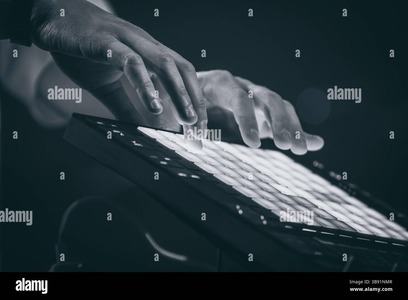 Caravan Palace Live al Club 9:30 il 13 aprile 2025, Washington DC, USA. Foto Stock