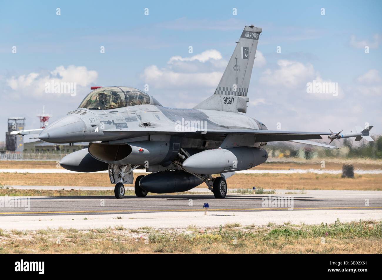 Un aereo da caccia General Dynamics F-16 Fighting Falcon della Pakistan Air Force. Foto Stock