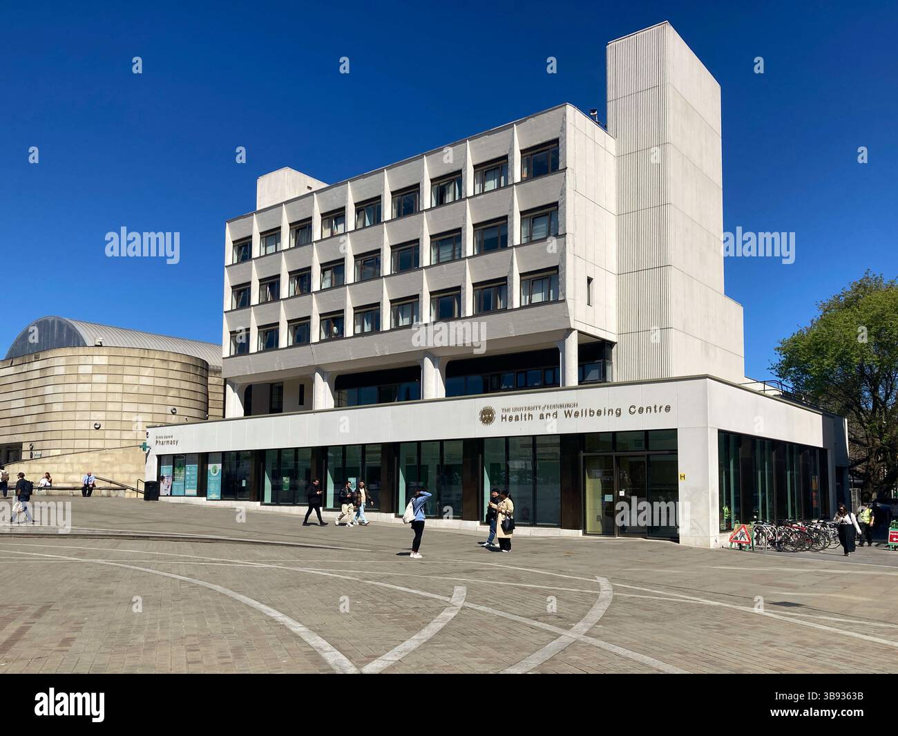 Centro di salute e benessere, Bristo Square, Università di Edimburgo, Scozia - Immagine stock catturata con smartphone