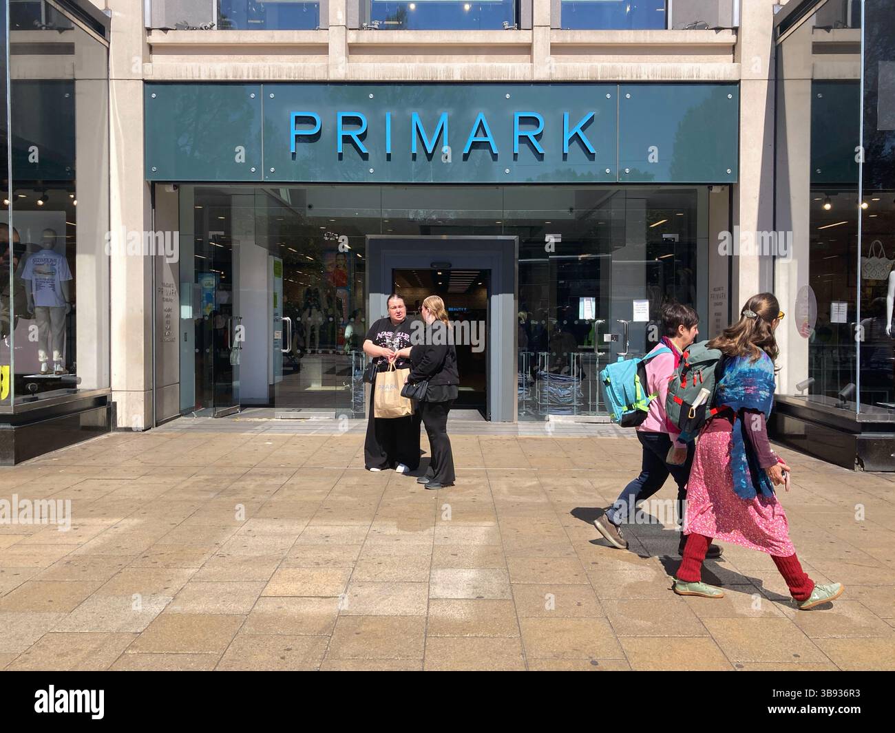 Negozio Primark Edinburgh, Princes Street, Edimburgo, Scozia - Immagine stock catturata con smartphone