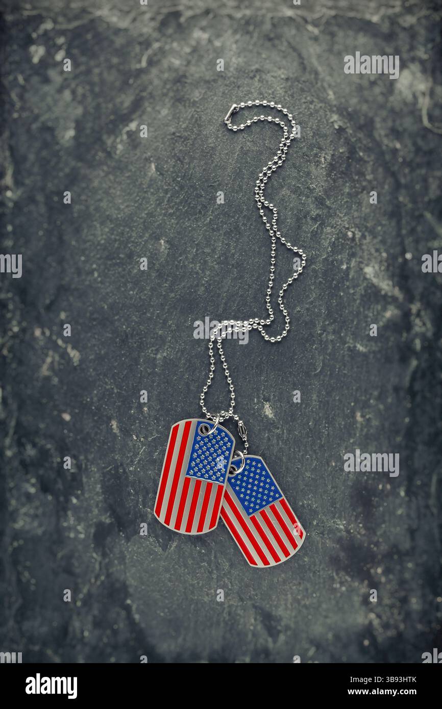 TAG cani militari STATUNITENSI a forma di bandiera americana. Concetto di Memorial Day for Veterans Day. Foto Stock