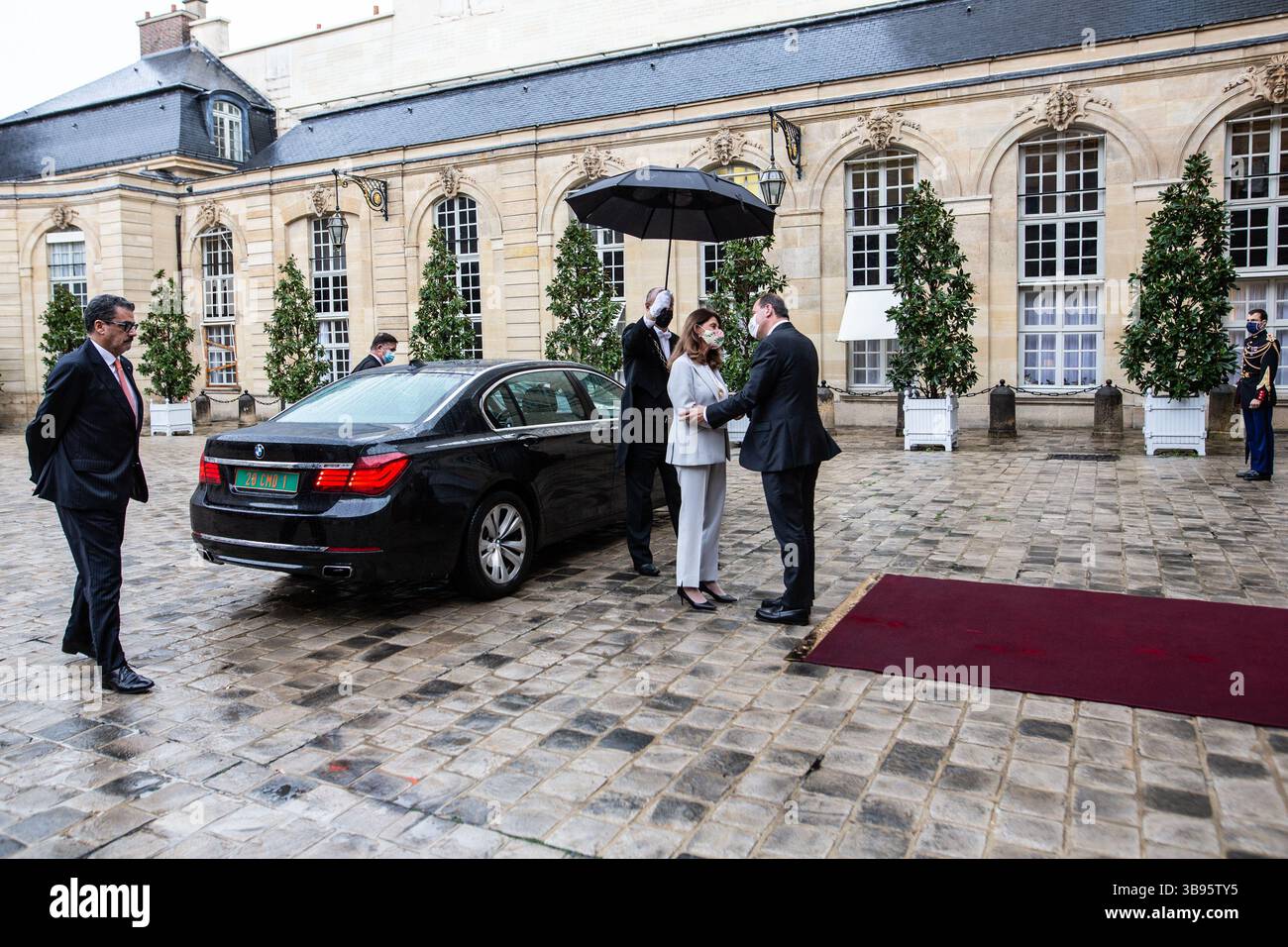 5 ottobre 2021, Parigi, Ile-de-France (regione, Francia: Il primo Ministro riceve la signora Marta Lucia RAMIREZ DE RINCON, Vicepresidente e Ministro degli affari Esteri della Repubblica di Colombia, in occasione della sua visita di lavoro in Francia. Scambio sulla lotta contro il riscaldamento globale e la pandemia di COVID-19 (immagine di credito: © Sadak Souici/ZUMA Press Wire) Foto Stock
