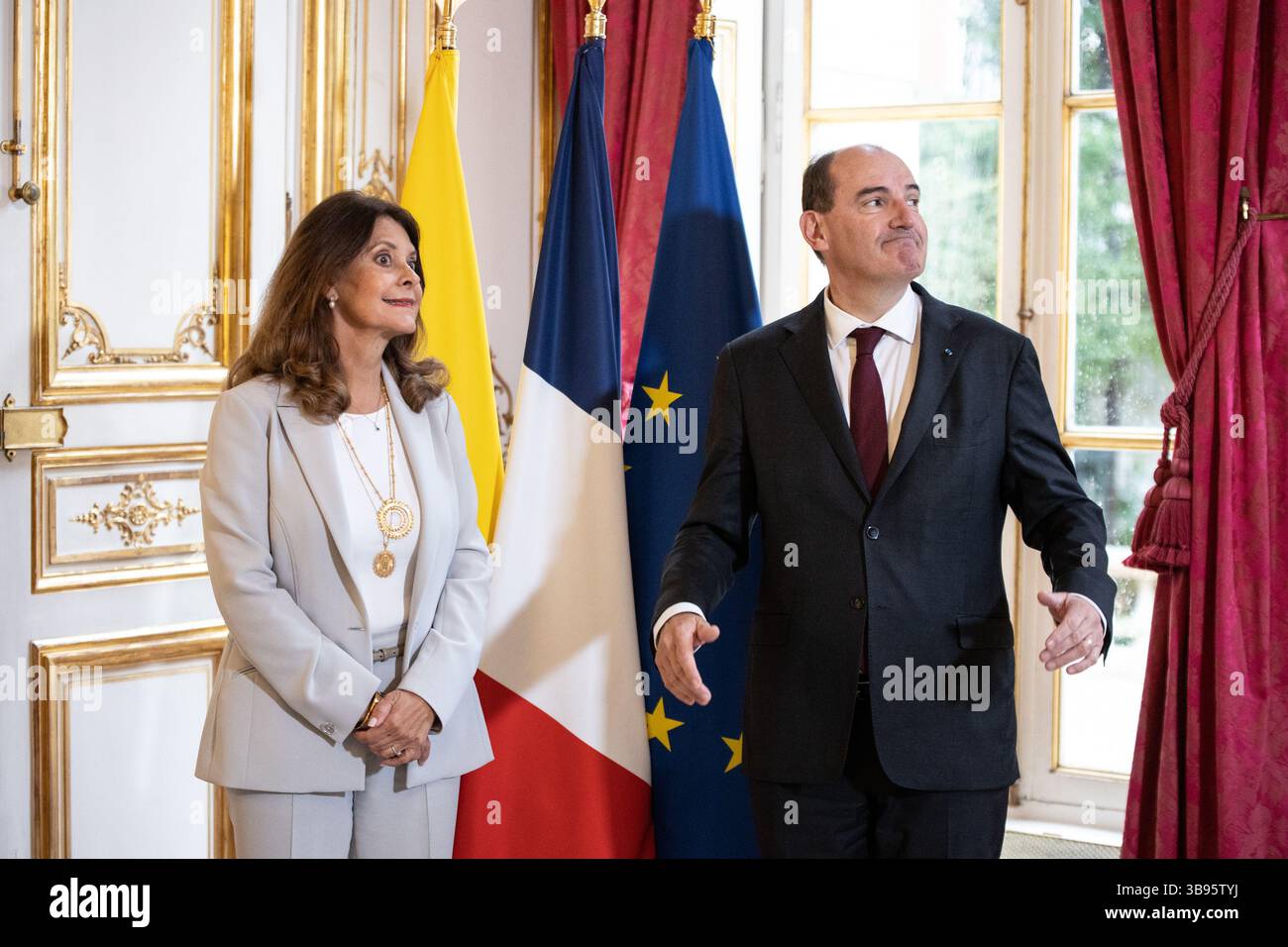 5 ottobre 2021, Parigi, Ile-de-France (regione, Francia: Il primo Ministro riceve la signora Marta Lucia RAMIREZ DE RINCON, Vicepresidente e Ministro degli affari Esteri della Repubblica di Colombia, in occasione della sua visita di lavoro in Francia. Scambio sulla lotta contro il riscaldamento globale e la pandemia di COVID-19 (immagine di credito: © Sadak Souici/ZUMA Press Wire) Foto Stock