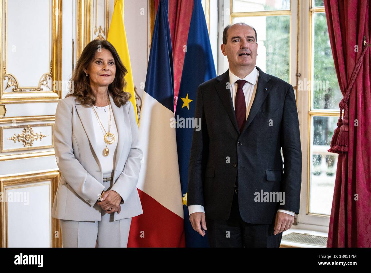 5 ottobre 2021, Parigi, Ile-de-France (regione, Francia: Il primo Ministro riceve la signora Marta Lucia RAMIREZ DE RINCON, Vicepresidente e Ministro degli affari Esteri della Repubblica di Colombia, in occasione della sua visita di lavoro in Francia. Scambio sulla lotta contro il riscaldamento globale e la pandemia di COVID-19 (immagine di credito: © Sadak Souici/ZUMA Press Wire) Foto Stock