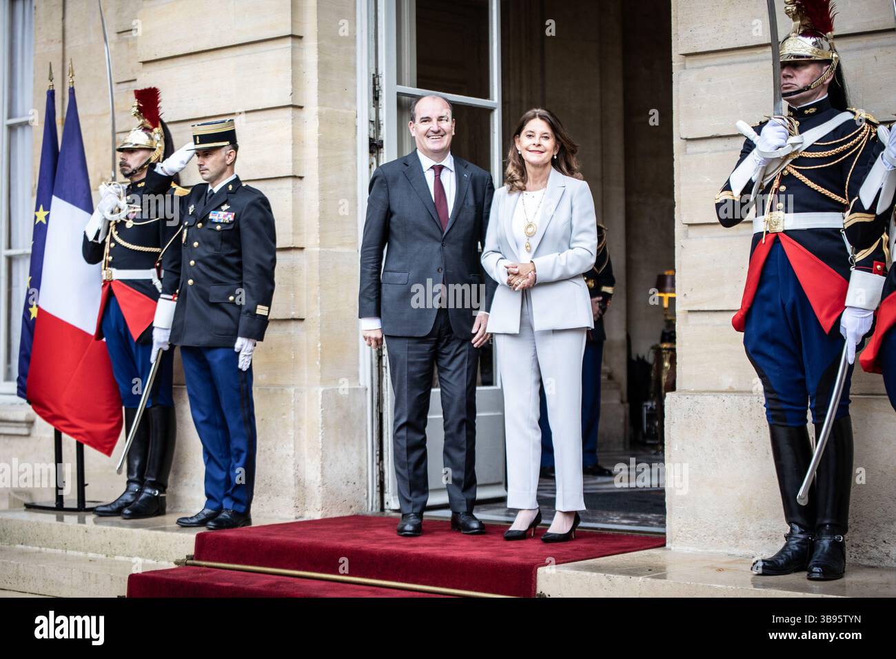 5 ottobre 2021, Parigi, Ile-de-France (regione, Francia: Il primo Ministro riceve la signora Marta Lucia RAMIREZ DE RINCON, Vicepresidente e Ministro degli affari Esteri della Repubblica di Colombia, in occasione della sua visita di lavoro in Francia. Scambio sulla lotta contro il riscaldamento globale e la pandemia di COVID-19 (immagine di credito: © Sadak Souici/ZUMA Press Wire) Foto Stock
