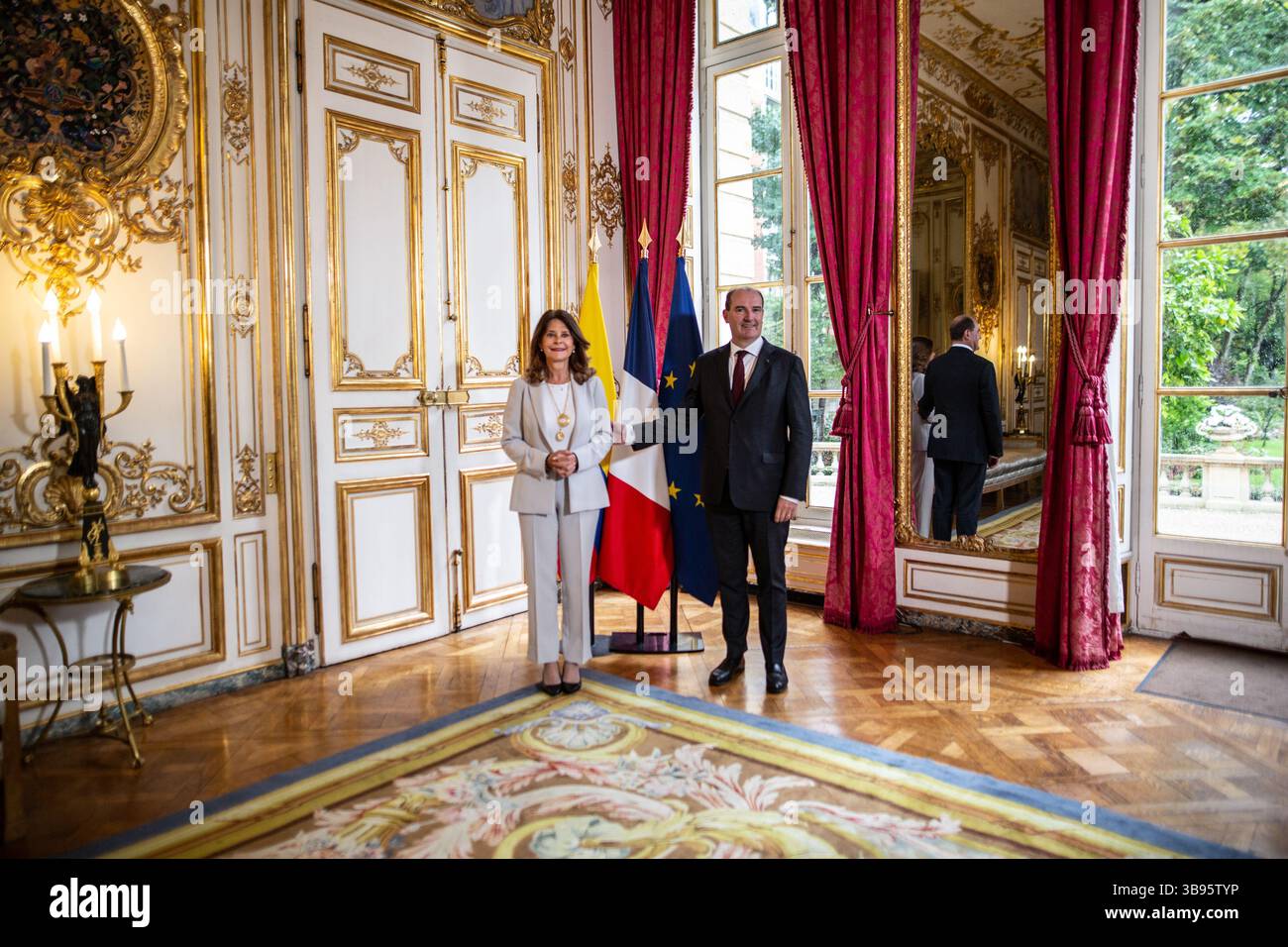 5 ottobre 2021, Parigi, Ile-de-France (regione, Francia: Il primo Ministro riceve la signora Marta Lucia RAMIREZ DE RINCON, Vicepresidente e Ministro degli affari Esteri della Repubblica di Colombia, in occasione della sua visita di lavoro in Francia. Scambio sulla lotta contro il riscaldamento globale e la pandemia di COVID-19 (immagine di credito: © Sadak Souici/ZUMA Press Wire) Foto Stock