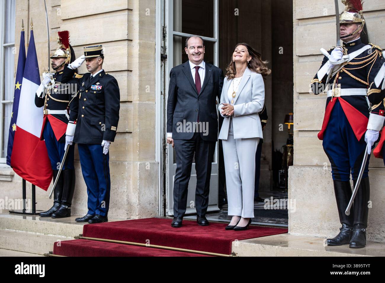 5 ottobre 2021, Parigi, Ile-de-France (regione, Francia: Il primo Ministro riceve la signora Marta Lucia RAMIREZ DE RINCON, Vicepresidente e Ministro degli affari Esteri della Repubblica di Colombia, in occasione della sua visita di lavoro in Francia. Scambio sulla lotta contro il riscaldamento globale e la pandemia di COVID-19 (immagine di credito: © Sadak Souici/ZUMA Press Wire) Foto Stock