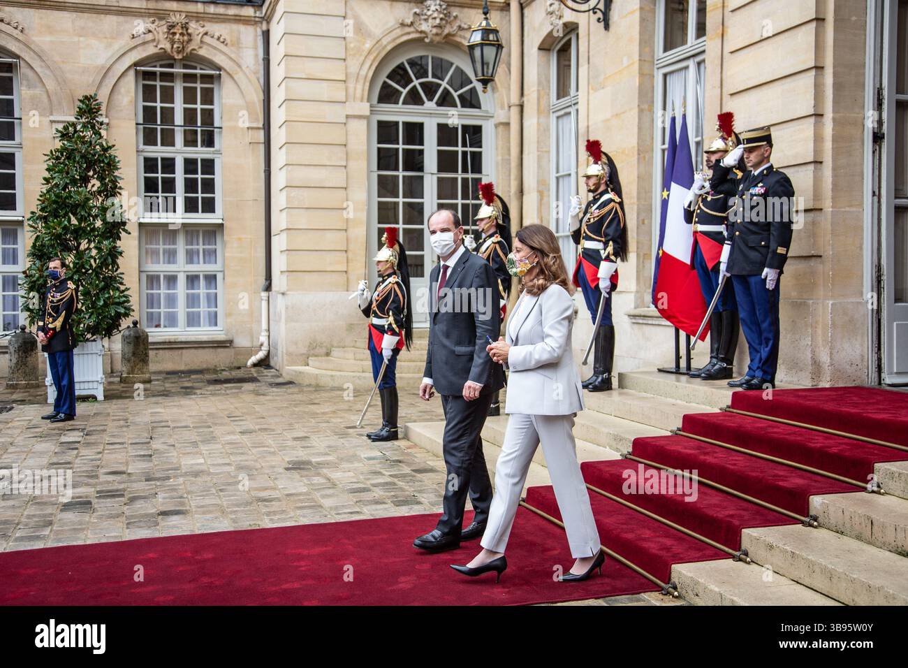 5 ottobre 2021, Parigi, Ile-de-France (regione, Francia: Il primo Ministro riceve la signora Marta Lucia RAMIREZ DE RINCON, Vicepresidente e Ministro degli affari Esteri della Repubblica di Colombia, in occasione della sua visita di lavoro in Francia. Scambio sulla lotta contro il riscaldamento globale e la pandemia di COVID-19 (immagine di credito: © Sadak Souici/ZUMA Press Wire) Foto Stock