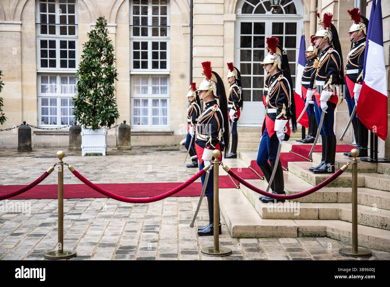 5 ottobre 2021, Parigi, Ile-de-France (regione, Francia: Il primo Ministro riceve la signora Marta Lucia RAMIREZ DE RINCON, Vicepresidente e Ministro degli affari Esteri della Repubblica di Colombia, in occasione della sua visita di lavoro in Francia. Scambio sulla lotta contro il riscaldamento globale e la pandemia di COVID-19 (immagine di credito: © Sadak Souici/ZUMA Press Wire) Foto Stock