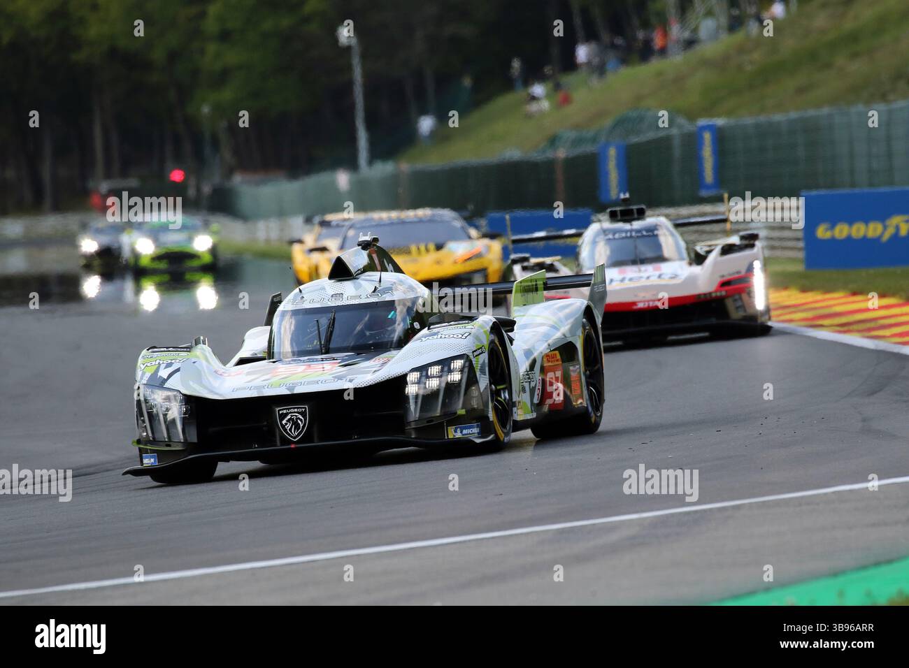 Francorchamps, Belgio. 8 maggio 2025. WEC Total Energies 6 ore Spa-Francorchamps, 07. - 10. Mai 2025 IM Bild: Paul di resta (GBR), Mikkel Jensen (DEN), Jean-Eric Vergne (fra), im Peugeot 9X8 crediti: dpa/Alamy Live News Foto Stock