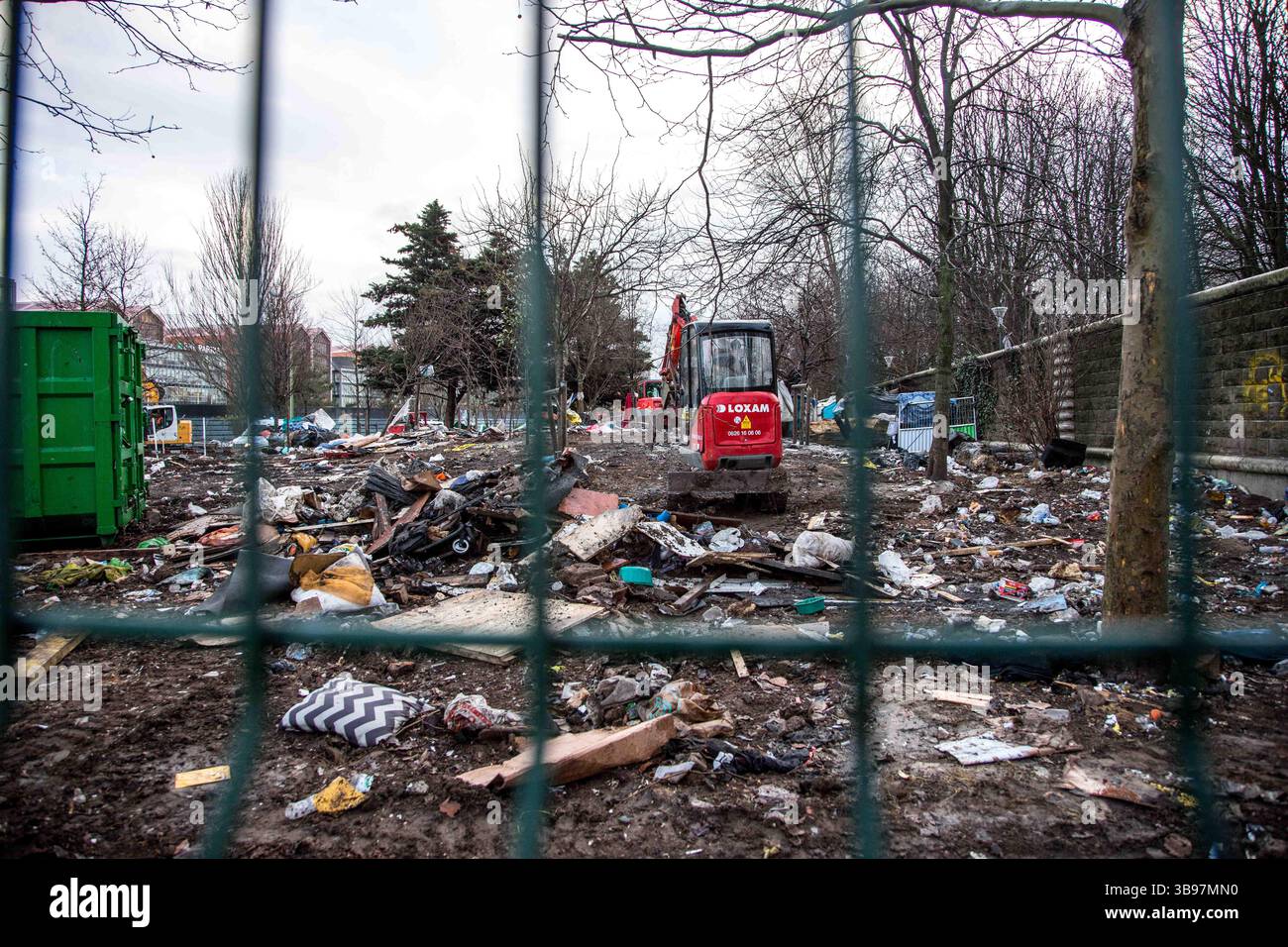 28 gennaio 2020, Parigi, Ile-de-France (regione, Francia: La prefettura di Parigi ha evacuato il campo di migrazione a porte d'Aubervilliers a Parigi, dove c'erano quasi 1.600 persone che, secondo la prefettura, saranno inviate nei centri di emergenza. (Immagine di credito: © Sadak Souici/ZUMA Press Wire) Foto Stock
