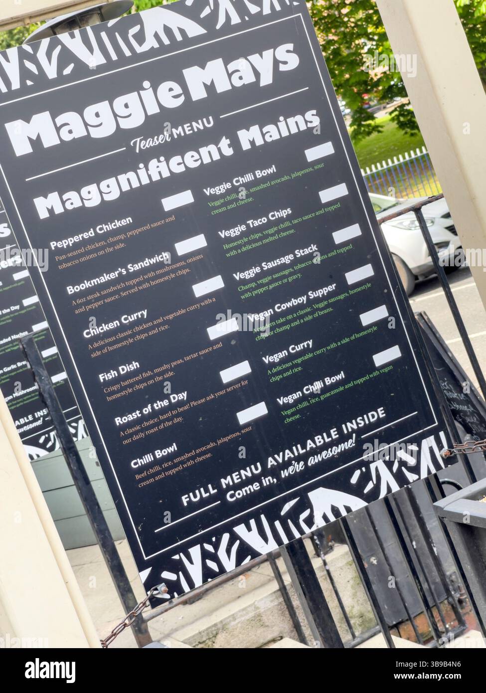 Il famoso caffè Magiie Mays vicino ai giardini botanici di Belfast. - Immagine stock catturata con smartphone