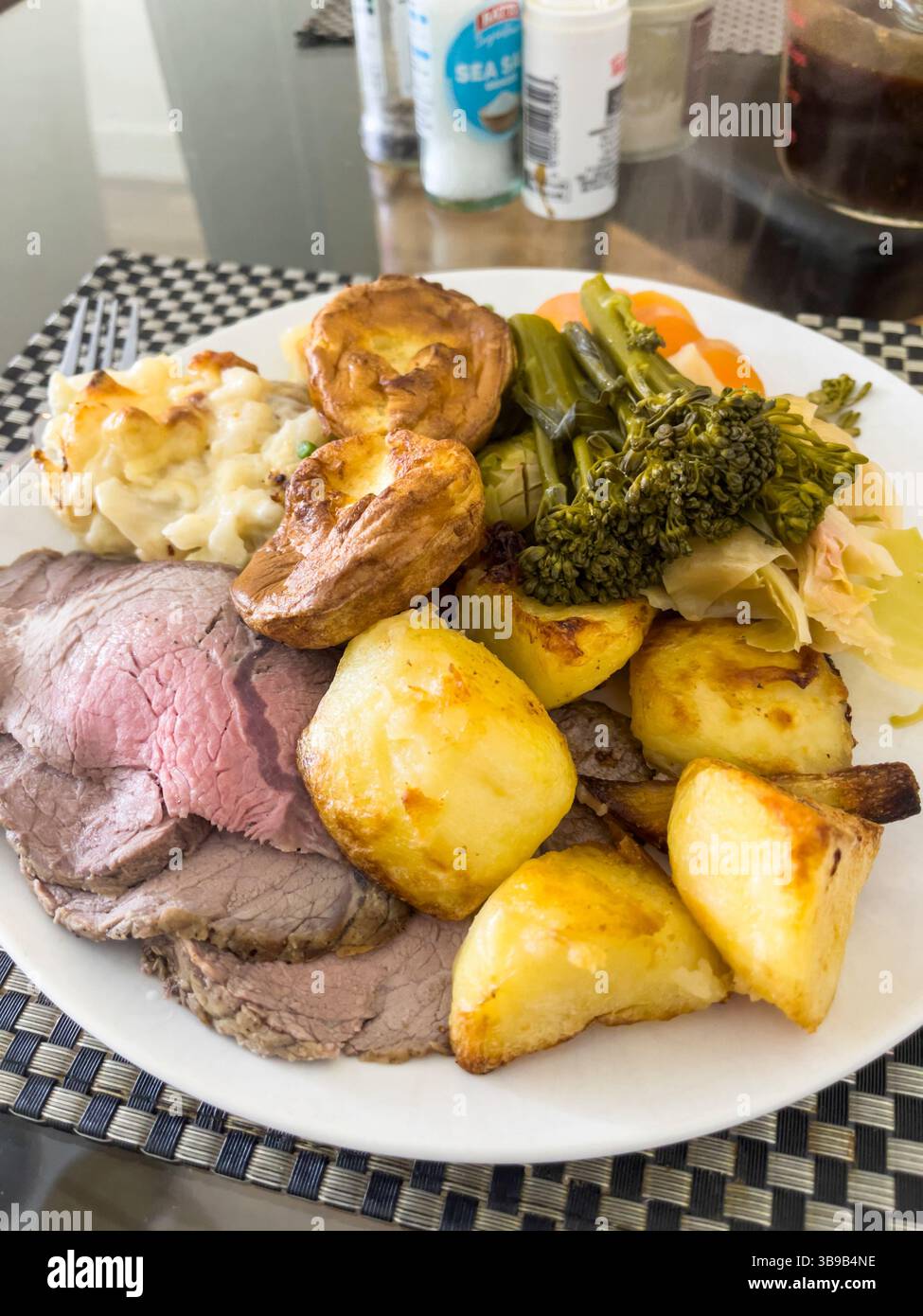 Pranzo domenicale con roast beef, Belfast. - Immagine stock catturata con smartphone