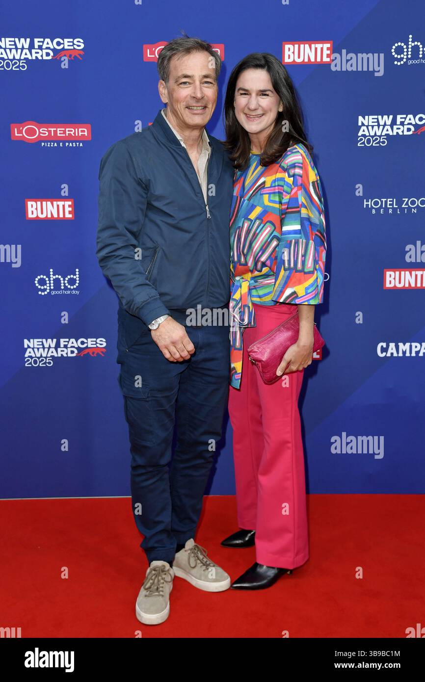 Jan Sosniok mit Ehefrau Nadine Sosniok beim Bunte New Faces Award im Delphi Kino a Berlino AM 08.05.2025 *** Jan Sosniok con la moglie Nadine Sosniok al Bunte New Faces Award al Delphi Cinema di Berlino l'08 05 2025 Foto Stock