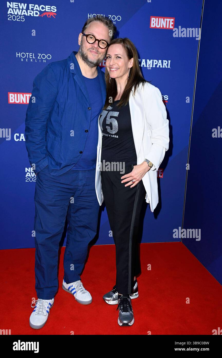 Ulrike Frank mit Ehemann Marc Schubring bei der Verleihung der Bunte New Faces Awards Film 2025 im Delphi Filmpalast. Berlino, 08.05.2025 *** Ulrike Frank con il marito Marc Schubring alla presentazione del Bunte New Faces Awards Film 2025 al Delphi Filmpalast Berlin, 08 05 2025 foto:XF.xKernx/xFuturexImagex Face_5698 Foto Stock