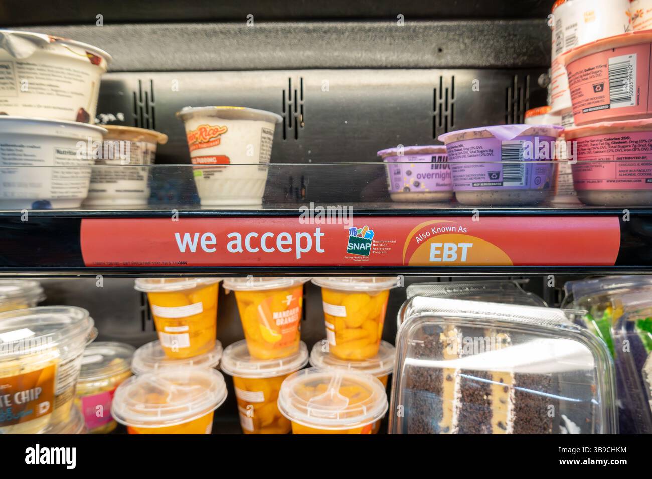 Programma supplementare di assistenza alla nutrizione (SNAP), noto anche come EBT American Food Stamp Sign in A Grocery Store, Stati Uniti, Stock Photo Foto Stock