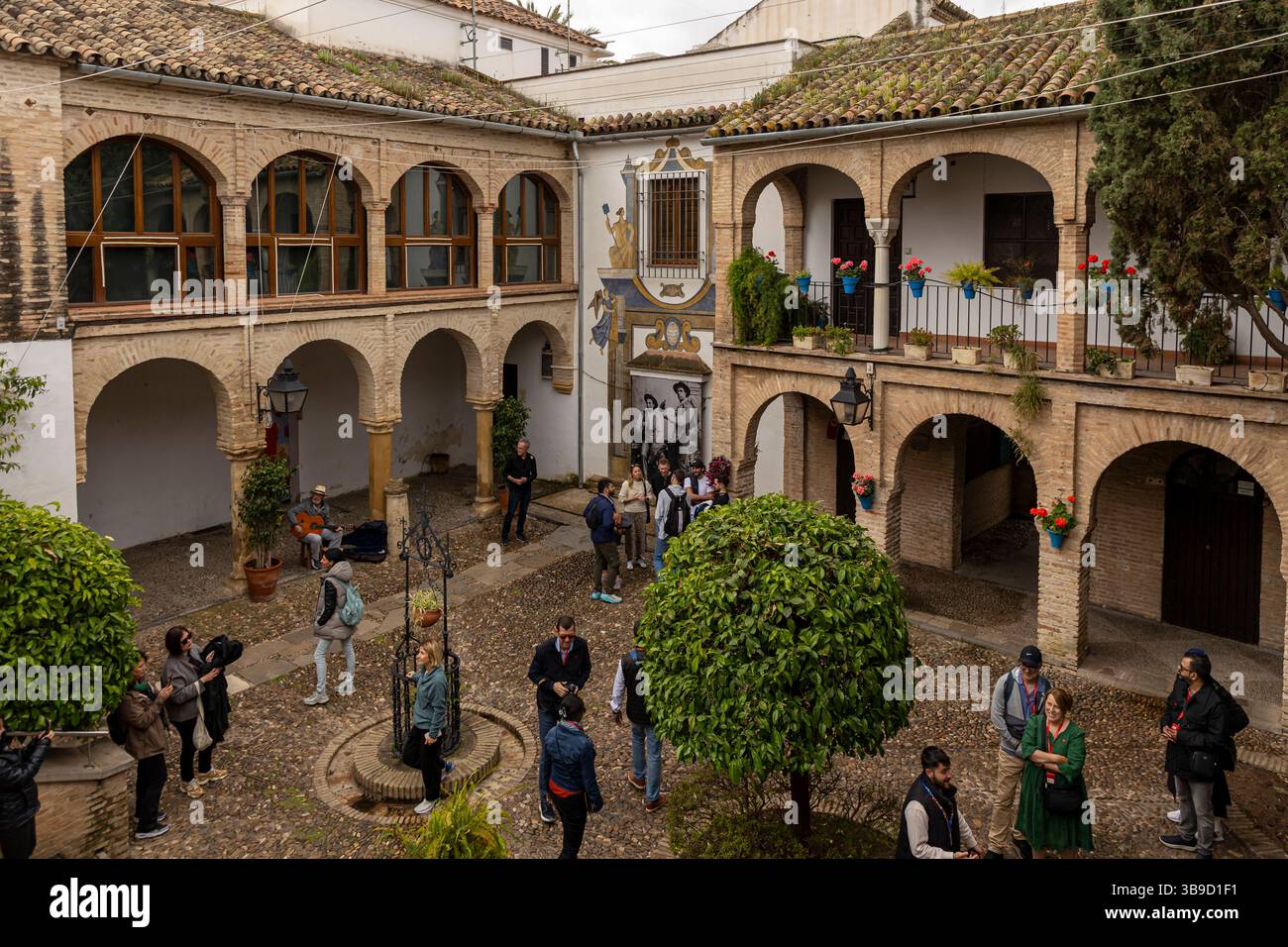 Cordova, Andalusia, Spagna - 2 maggio 2025: L'antico mercato arabo,. E' una delle attrazioni del centro storico di Cordova. Foto Stock