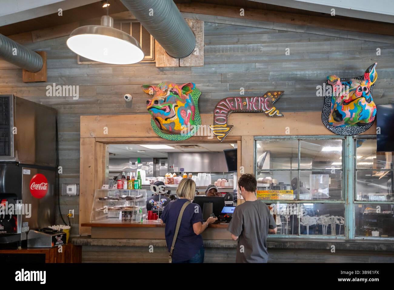 New Orleans, Louisiana - Central City BBQ. un popolare ristorante barbecue informale. Foto Stock