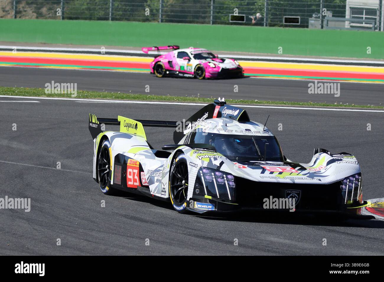 Stavelot, Belgio. 9 maggio 2025. Stavelot, Belgio 07. - 10. Mai 2025: FIA WEC 6 ore di Spa-Francorchamps - 2025 IM Bild: Paul di resta (GBR), Mikkel Jensen (DEN), Jean-Eric Vergne (fra), im Peugeot 9X8 crediti: dpa/Alamy Live News Foto Stock