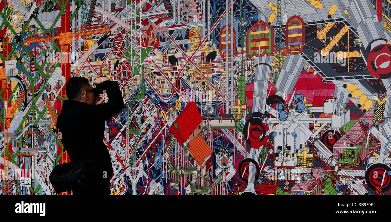 Fotografie dei visitatori camminando, galleggiando e collegandosi al Drawing Architecture Studio presso il M+ Museum Foto Stock