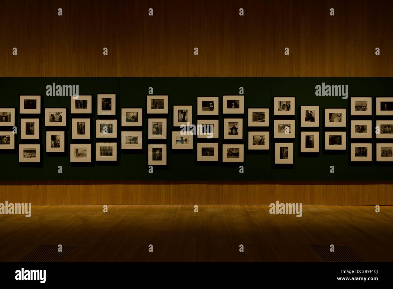 Mostra Masquerades di Yasumasa Morimura e Cindy Sherman al M+ Museum Foto Stock