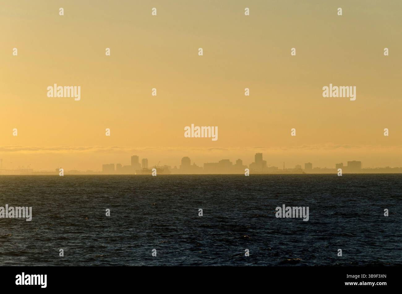 Long Beach in estate è foschia Foto Stock