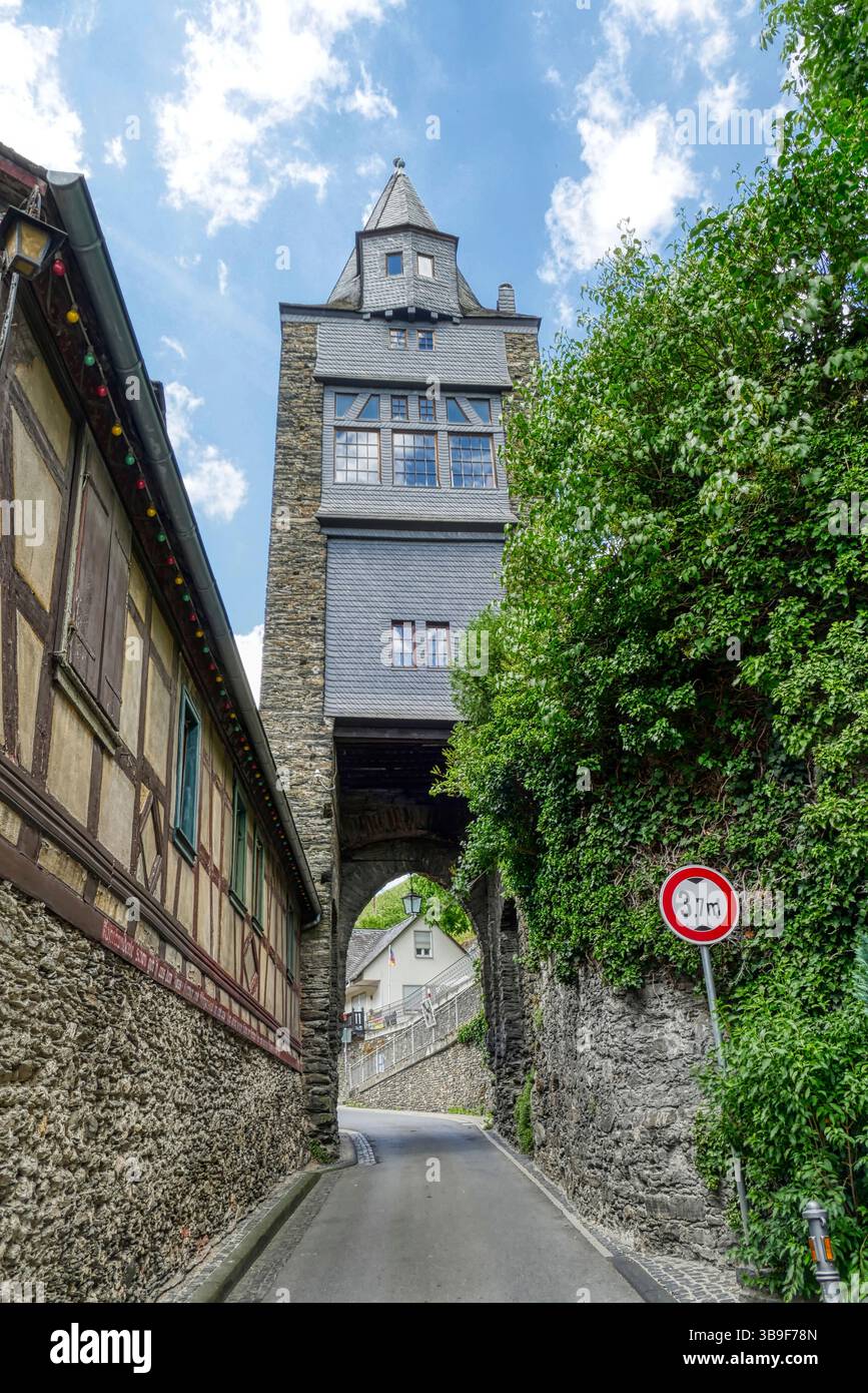 Storica torre cittadina nel Malerwinkel a Bacharach Foto Stock