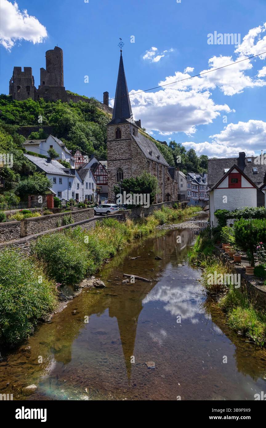 Vista del centro storico di Monreal Foto Stock