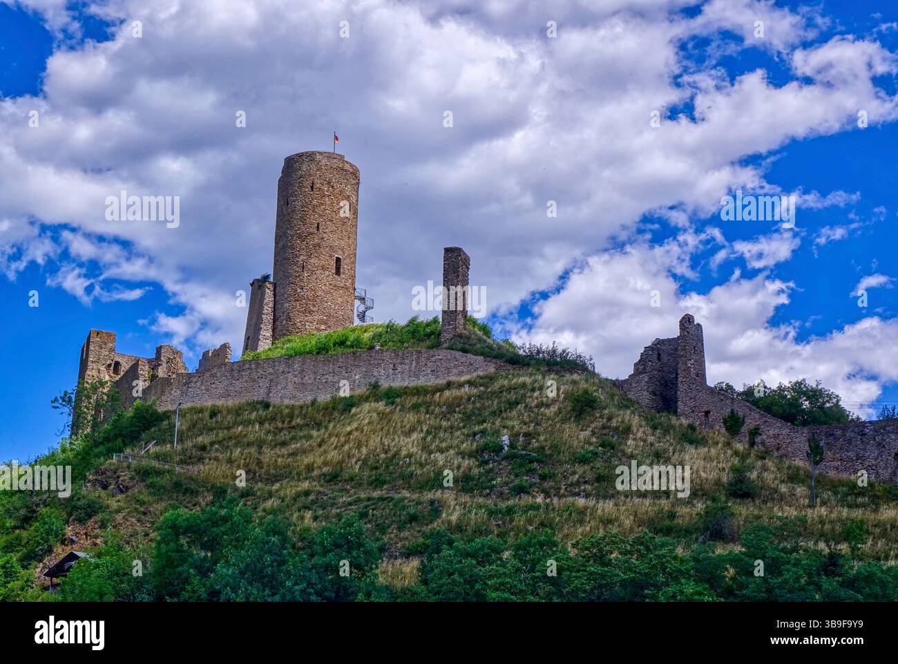 Castello storico su una collina a Monreal Foto Stock
