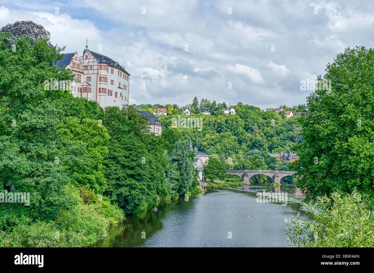 Lahn e il ponte storico di Weilburg Foto Stock