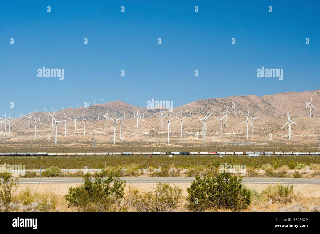Produzione energetica moderna nel deserto del Mojave Foto Stock