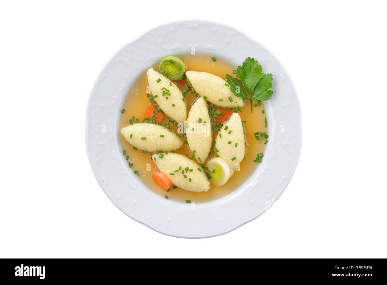 Abbondante zuppa bavarese di gnocchi di semola in un piatto Foto Stock