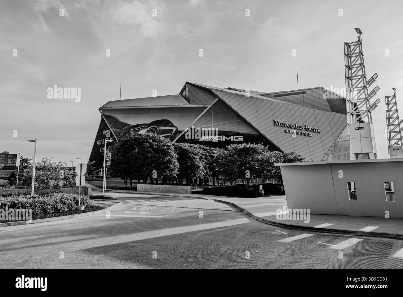 Atlanta, Stati Uniti: 22 aprile 2025: Splendido stadio mercedes Benz nel centro di Atlanta - luogo per eventi sportivi girati in bianco e nero Foto Stock